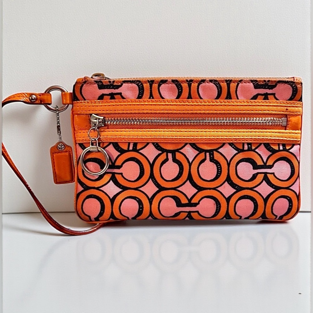 COACH POPPY 3D OP ART Groovy Pink and Orange Wristlet.